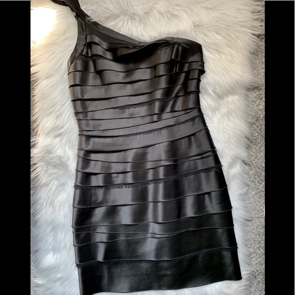 BCBGMaxAzria Dresses & Skirts - Stunning BCBG MAXAZRIA Dress